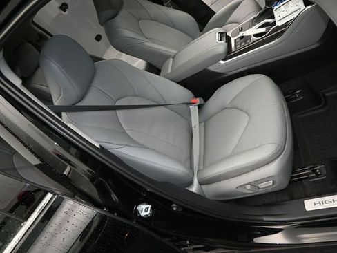 New 2026 Toyota Highlander Limited image 17