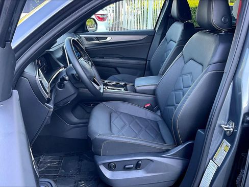 Used 2025 Volkswagen Atlas Cross Sport SE FWD image 8