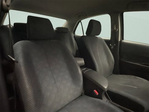 Used 2007 Toyota Yaris Base image 9