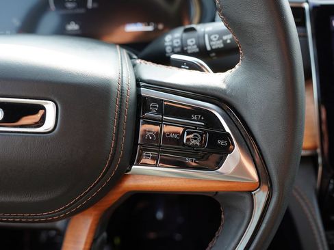 Certified 2025 Jeep Grand Cherokee L Summit AWD/4WD image 38