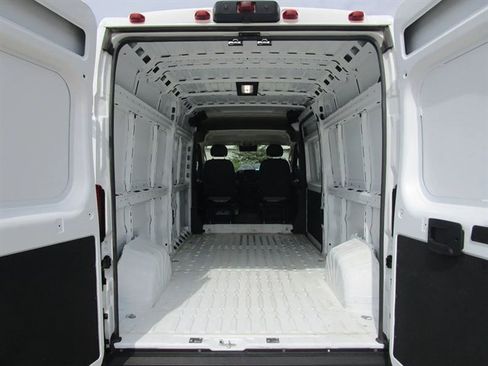 Used 2026 RAM ProMaster 2500 w/ Convenience Group FWD image 12