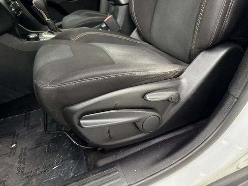 Used 2015 Jeep Cherokee Latitude AWD/4WD image 14
