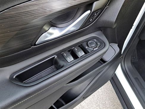 Used 2022 GMC Terrain SLE image 16