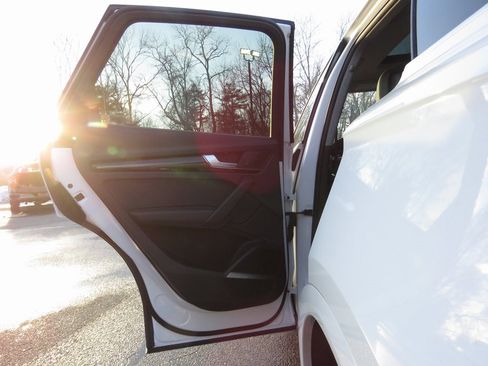 Used 2018 Audi Q5 2.0T Premium Plus w/ Premium Plus Package image 18