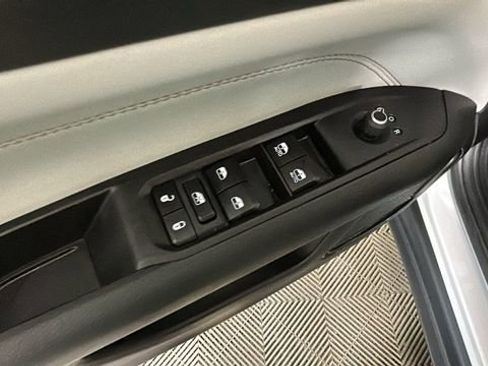 Used 2023 Jeep Compass Limited AWD/4WD image 11