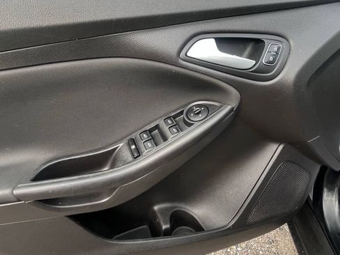 Used 2015 Ford Focus SE FWD image 11