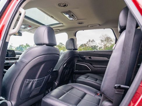 Used 2023 Kia Telluride EX w/ EX Captain's Chair Package image 18