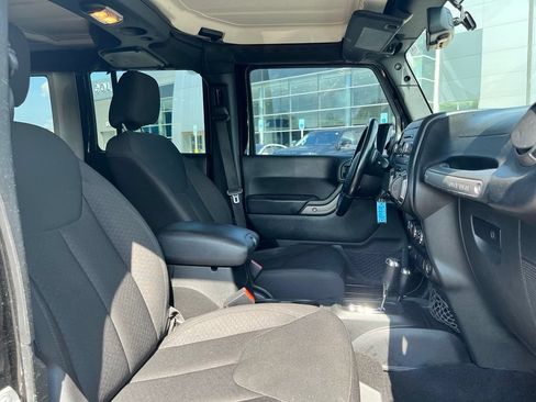 Used 2018 Jeep Wrangler Unlimited Sport S AWD/4WD image 7