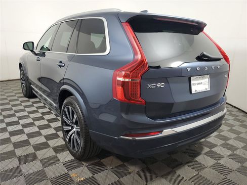 Used 2025 Volvo XC90 B5 Core AWD/4WD image 4