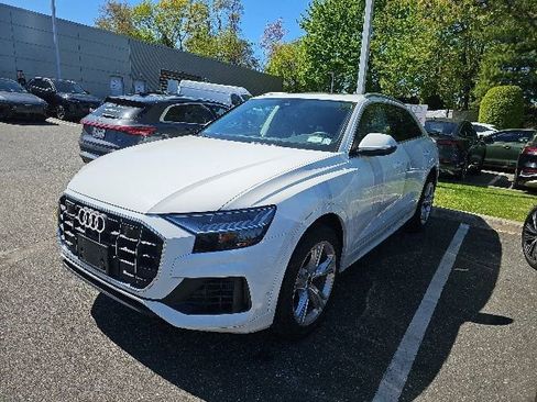 Used 2023 Audi Q8 Premium w/ Convenience Package AWD/4WD image 4