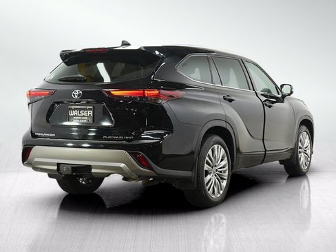 Used 2024 Toyota Highlander Platinum AWD/4WD image 5