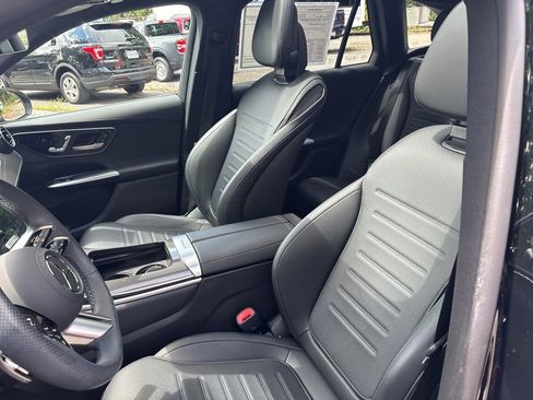 Used 2025 Mercedes-Benz GLC 300 4MATIC image 14
