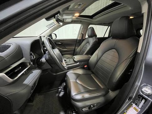 Certified 2024 Toyota Highlander XLE AWD/4WD image 10