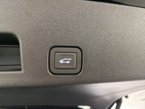 New 2026 Chevrolet Traverse RS w/ LPO, Floor Liner Package FWD image 9