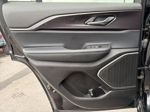 Used 2022 Jeep Grand Cherokee Altitude image 20