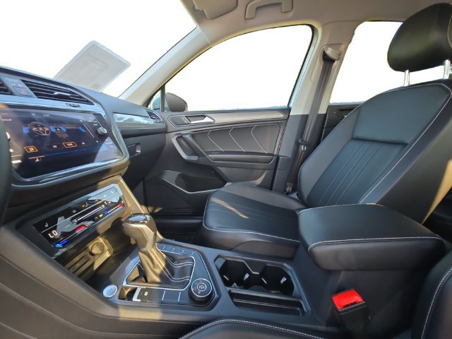 Used 2022 Volkswagen Tiguan SE AWD/4WD image 11