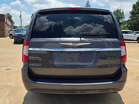 Used 2015 Chrysler Town & Country Touring w/ Driver Convenience Group FWD image 20