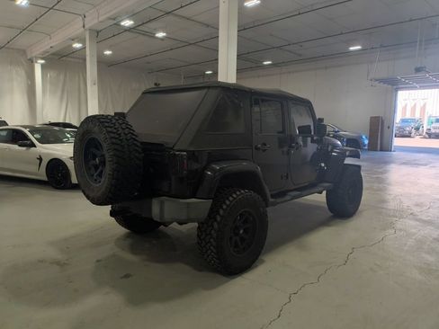 Used 2010 Jeep Wrangler Unlimited Sahara w/ Dual Top Group AWD/4WD image 5