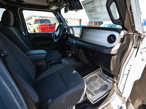 New 2025 Jeep Gladiator Willys image 24
