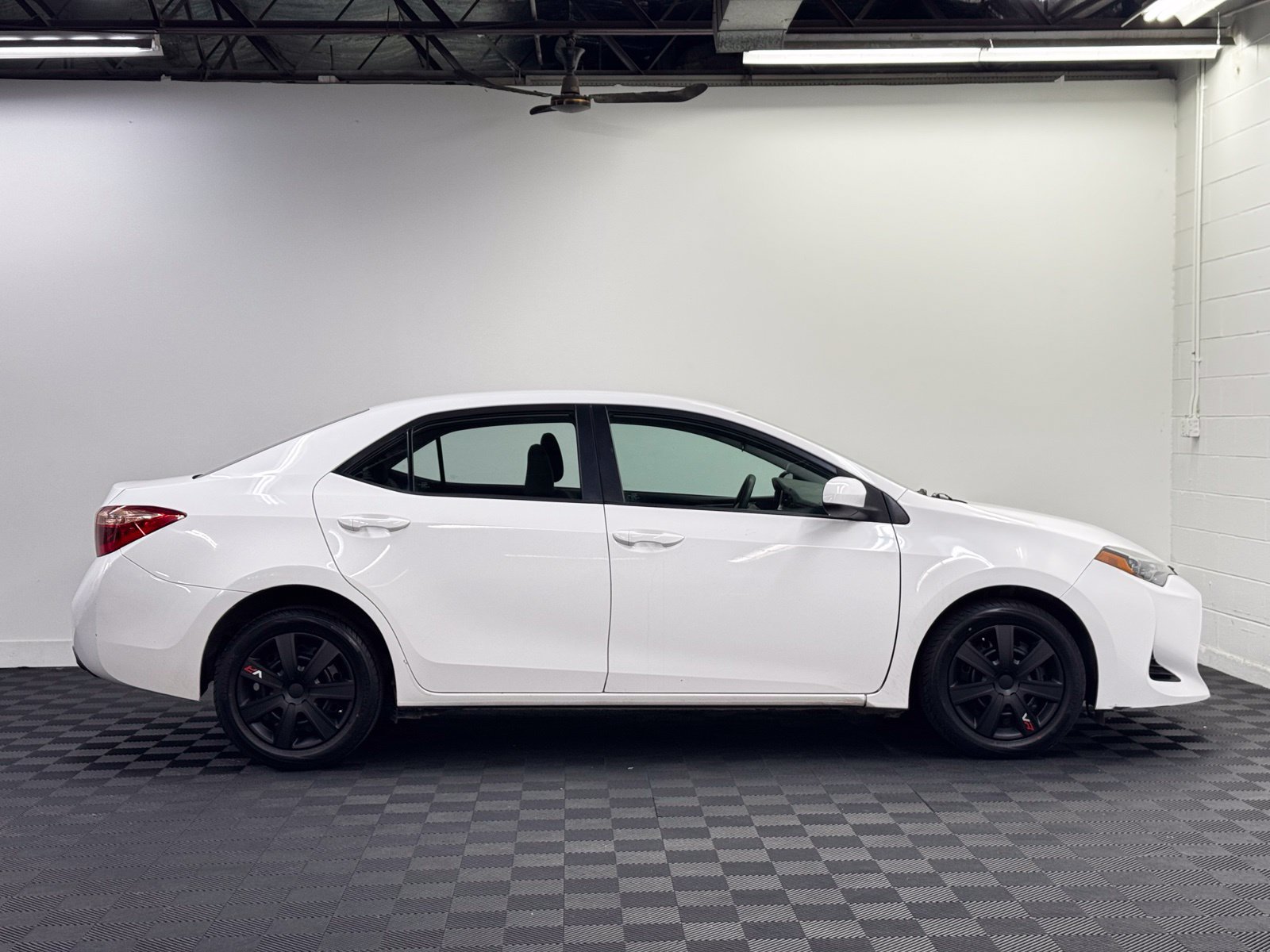 Used 2019 Toyota Corolla LE FWD image 4