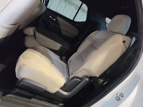 Used 2023 Chevrolet Traverse LT w/ LPO, Cargo Package AWD/4WD image 7
