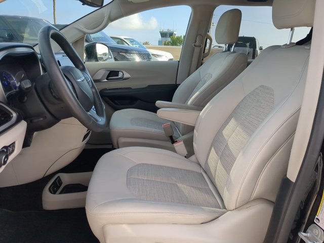 Used 2018 Chrysler Pacifica Touring Plus FWD image 13