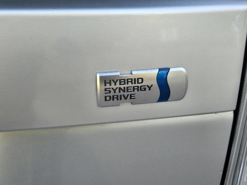 Used 2012 Toyota Prius Four w/ Deluxe Solar Roof Pkg FWD image 33