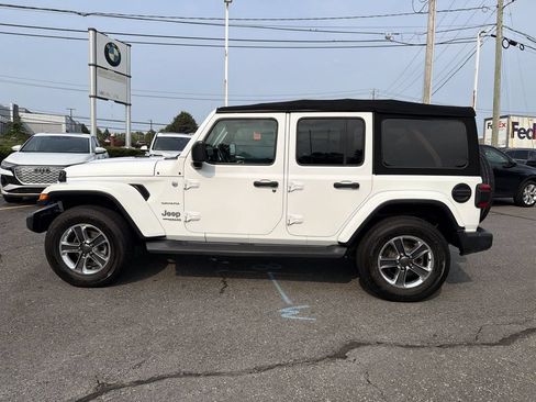 Used 2018 Jeep Wrangler Unlimited Sahara AWD/4WD image 11