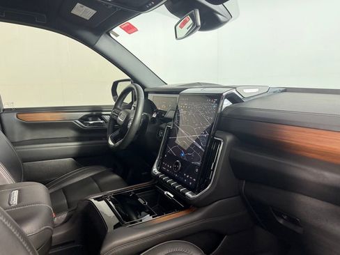 Used 2025 GMC Yukon Denali image 30