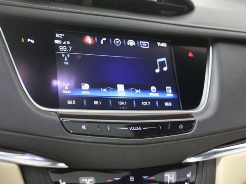 Certified 2019 Cadillac XT5 Premium Luxury image 18