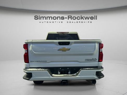 Used 2023 Chevrolet Silverado 2500 High Country w/ Z71 Off-Road Package image 5