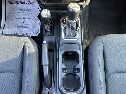 Used 2020 Jeep Gladiator Overland image 17