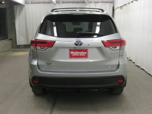 Used 2019 Toyota Highlander XLE image 30