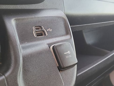 Used 2024 RAM ProMaster 2500 w/ Convenience Group image 22