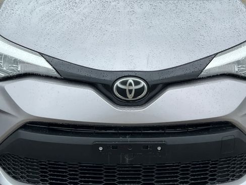 Used 2020 Toyota C-HR XLE FWD image 12