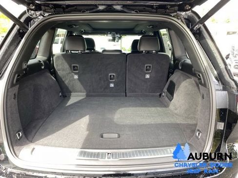 Used 2023 Jeep Grand Cherokee Overland AWD/4WD image 9
