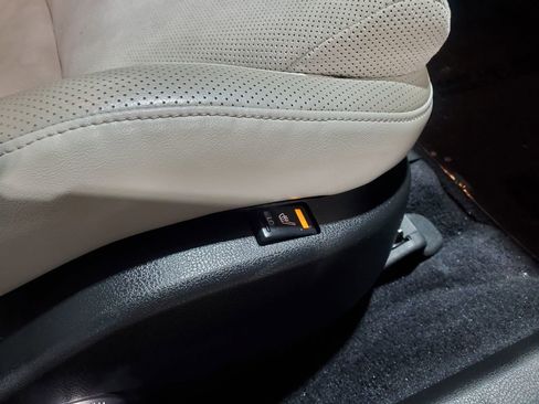 Used 2013 Nissan GT-R Premium image 21