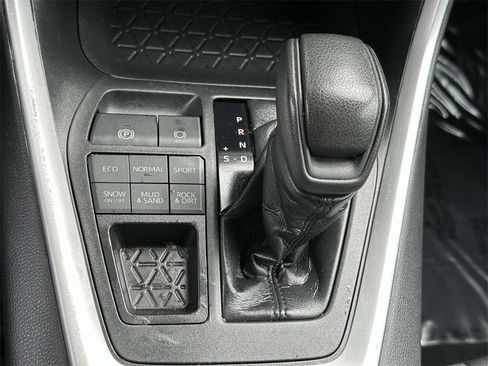 Used 2019 Toyota RAV4 XLE image 7