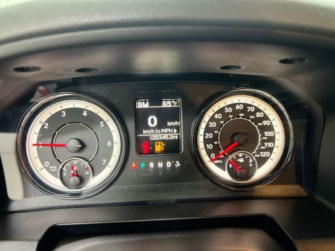 Used 2017 RAM 1500 Express RWD image 12