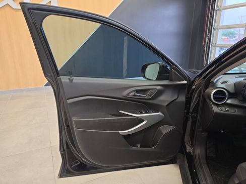 Used 2025 Chevrolet Trax LS w/ LS Convenience Package image 10