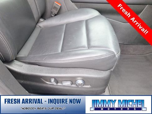 Used 2024 Cadillac XT4 Premium Luxury image 16