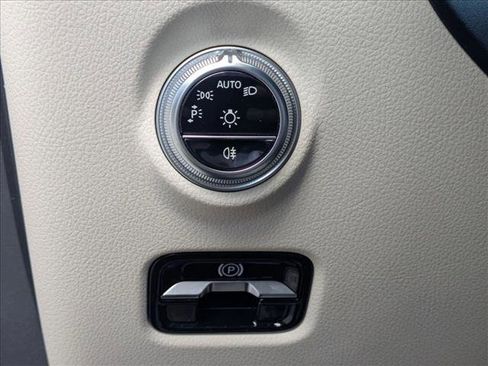 Used 2024 Mercedes-Benz C 300 Sedan image 12