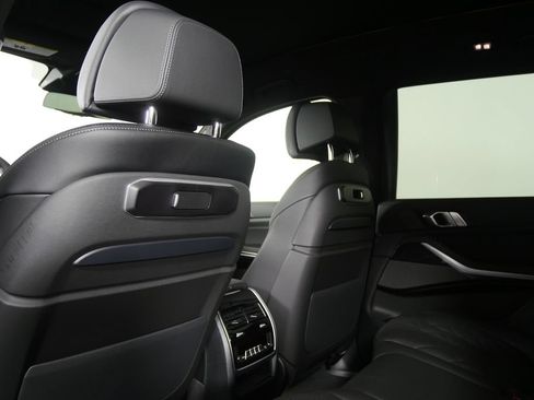 Used 2027 BMW X7 xDrive40i w/ M Sport Package AWD/4WD image 17