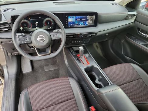 Used 2025 Nissan Kicks SR FWD image 17