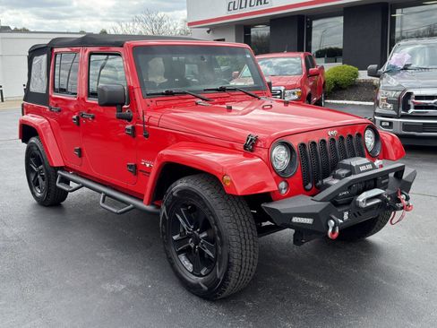 Used 2017 Jeep Wrangler Unlimited Sahara w/ Connectivity Group AWD/4WD image 2