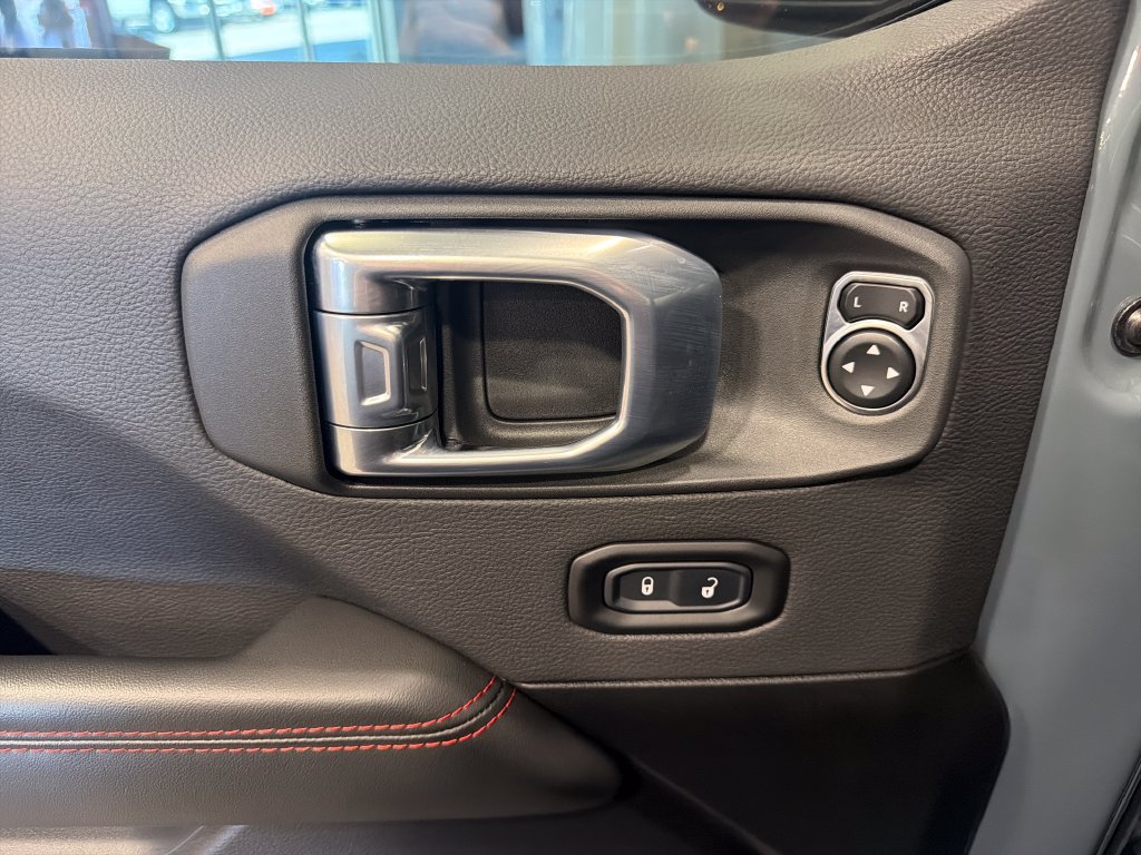 Used 2026 Jeep Gladiator Rubicon AWD/4WD image 14