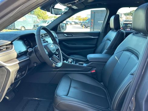 New 2025 Jeep Grand Cherokee L Limited w/ Luxury Tech Group II image 25