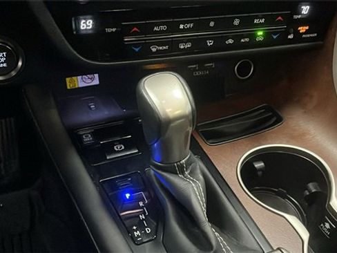 Used 2022 Lexus RX 350L Premium image 16