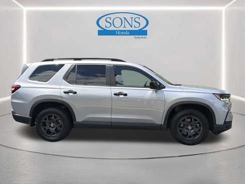 Certified 2025 Honda Pilot TrailSport image 31