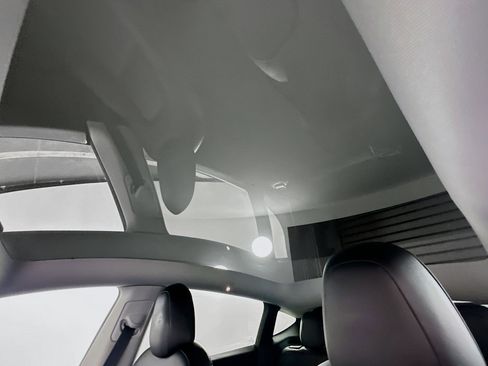 Used 2021 Tesla Model Y Long Range image 24